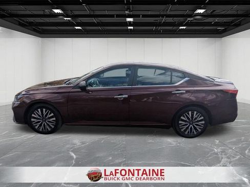 Used 2024 Nissan Altima 2.5 SV FWD image 2