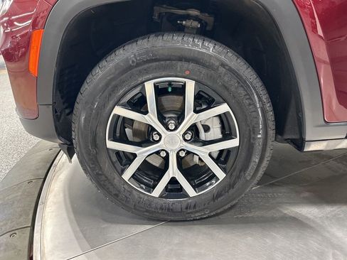 Used 2025 Jeep Grand Cherokee Limited w/ Trailer Tow Package image 29