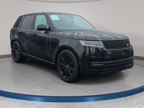 Used 2025 Land Rover Range Rover SE image 3