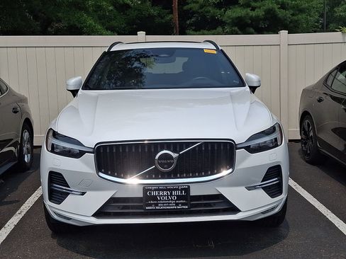 Used 2022 Volvo XC60 B5 Momentum w/ Advanced Package AWD/4WD image 2