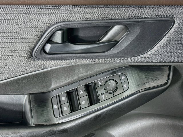 Used 2023 Nissan Rogue S FWD image 17