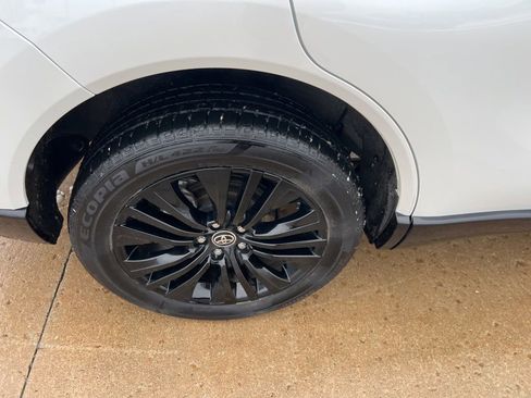 Used 2024 Toyota Venza Nightshade image 32