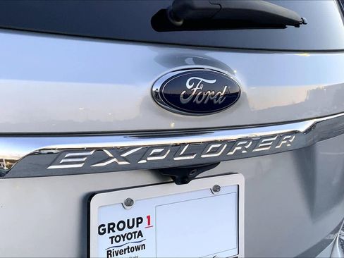 Used 2018 Ford Explorer XLT w/ Equipment Group 202A image 10