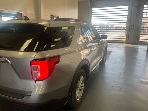 Used 2021 Ford Explorer XLT AWD/4WD image 6