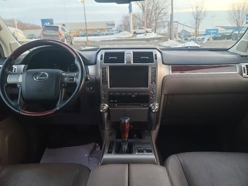 Used 2011 Lexus GX 460 w/ Comfort Plus Pkg image 18