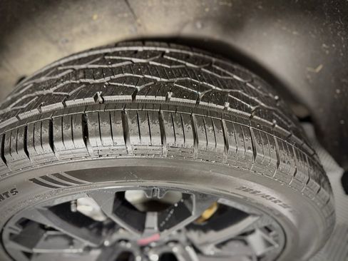 Used 2023 GMC Yukon XL SLT w/ SLT Premium Package image 20