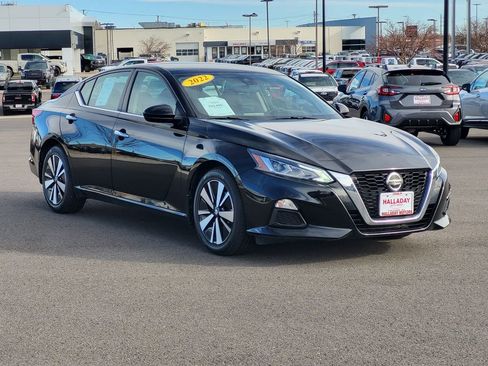 Used 2022 Nissan Altima 2.5 SV image 2