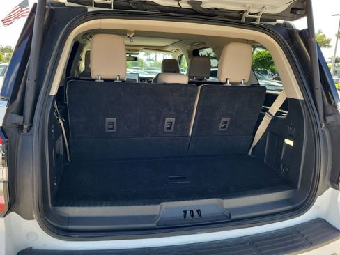 Used 2024 Ford Expedition Limited AWD/4WD image 15