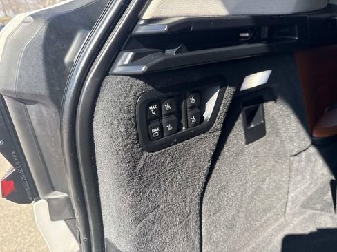 Used 2023 BMW X7 xDrive40i image 10