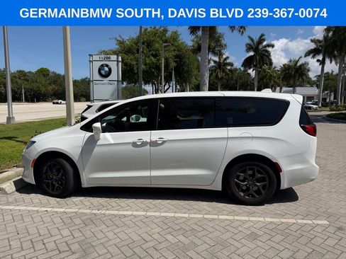 Used 2019 Chrysler Pacifica Touring Plus w/ Advanced Safetytec Group FWD image 13