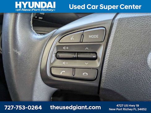 Used 2022 Hyundai Venue Limited FWD image 25