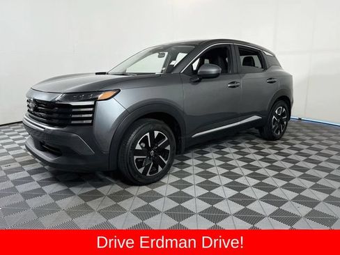 Used 2025 Nissan Kicks SV AWD/4WD image 3