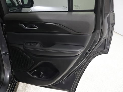 Used 2023 Jeep Grand Cherokee Altitude AWD/4WD image 22
