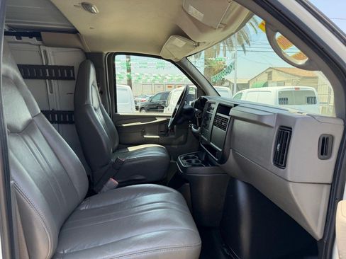 Used 2007 Chevrolet Express 3500 RWD image 21