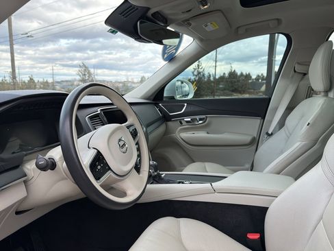 Used 2020 Volvo XC90 T5 Momentum w/ Protection Package Premier image 17