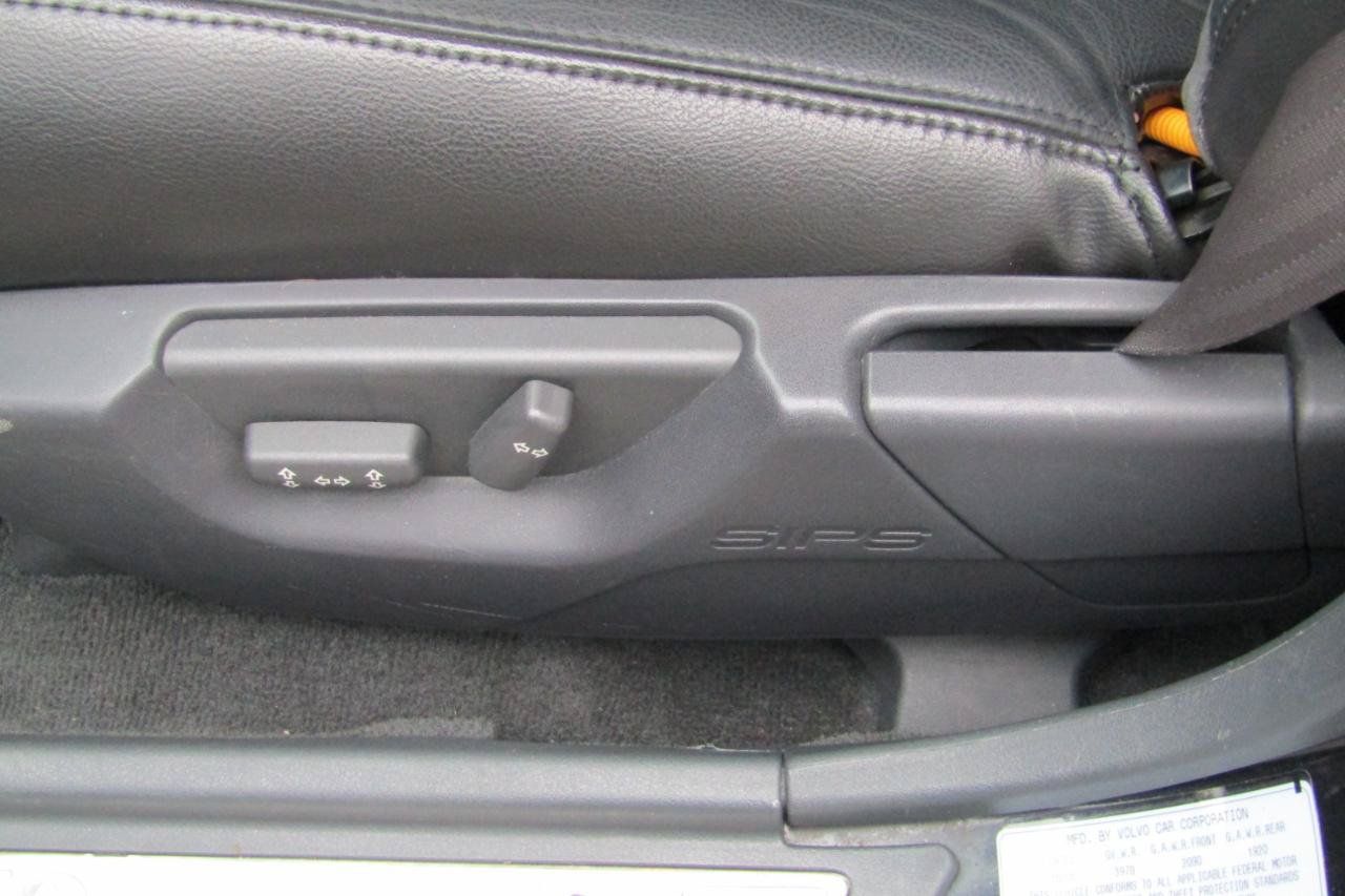 Used 2002 Volvo V40 FWD image 35