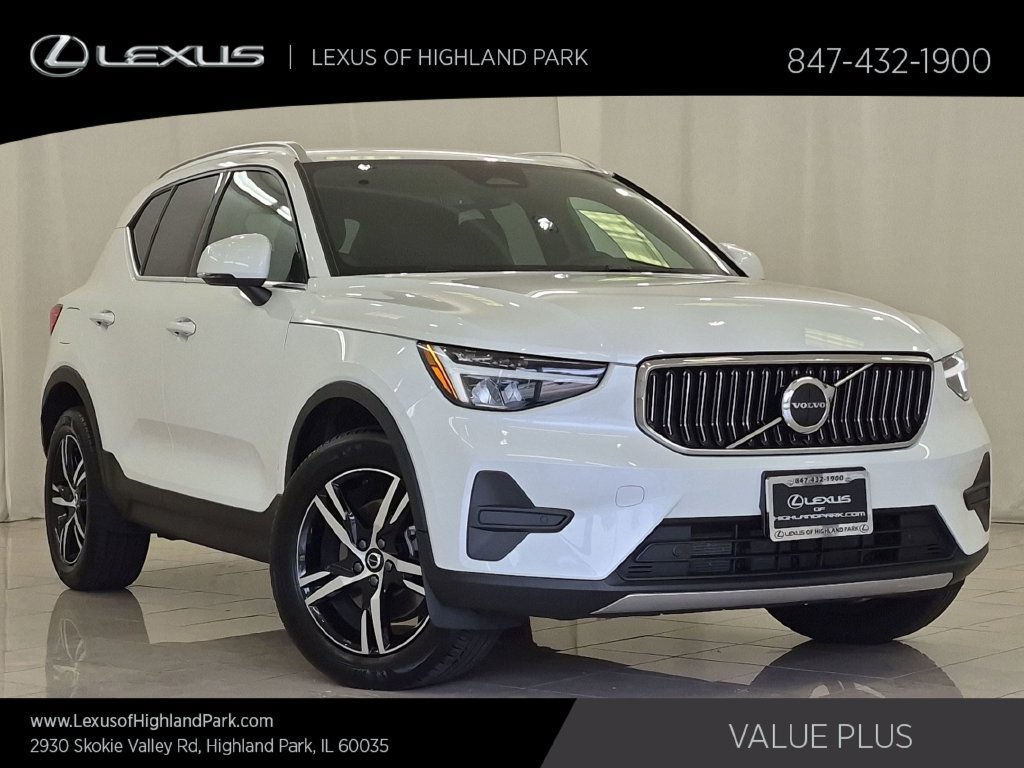 Used 2025 Volvo XC40 B5 Core AWD/4WD image 1