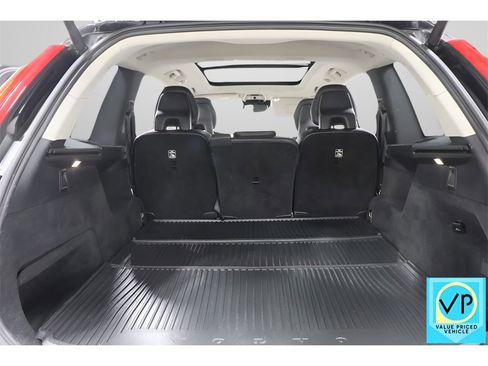 Used 2018 Volvo XC90 T5 Momentum w/ Convenience Package image 28