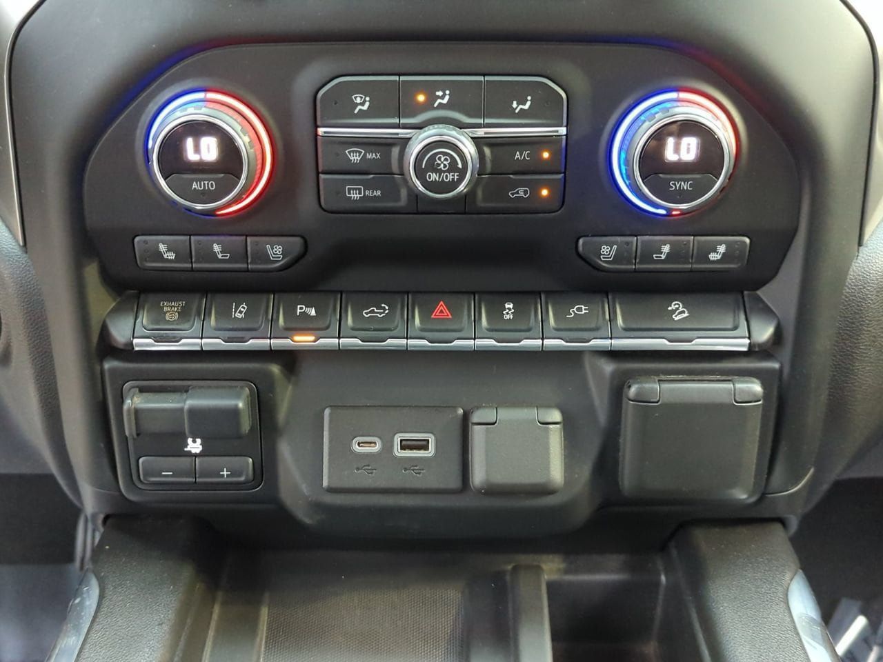 Used 2021 Chevrolet Silverado 2500 LTZ w/ LTZ Premium Package AWD/4WD image 18