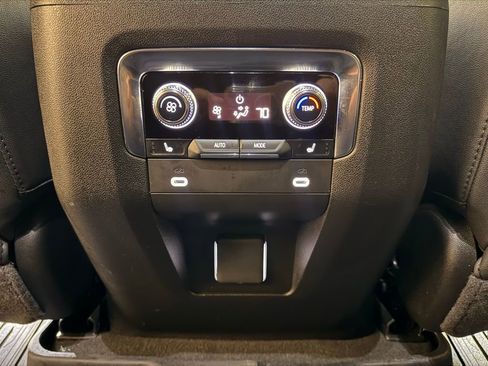 Used 2024 GMC Yukon XL SLT w/ SLT Luxury Package image 35