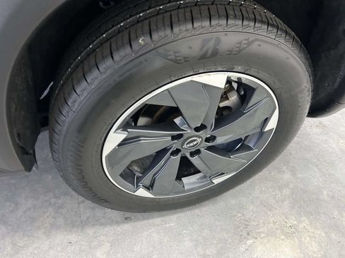 Used 2024 Nissan Rogue SV AWD/4WD image 9