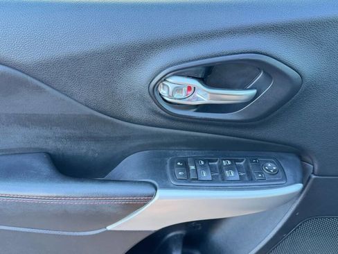 Used 2017 Jeep Cherokee Trailhawk w/ Cold Weather Group image 24