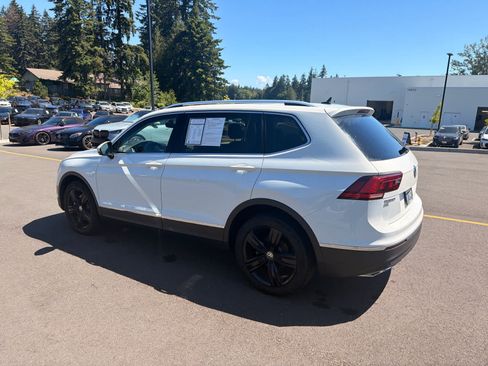 Used 2021 Volkswagen Tiguan SEL w/ 3rd Row Seat Package AWD/4WD image 3
