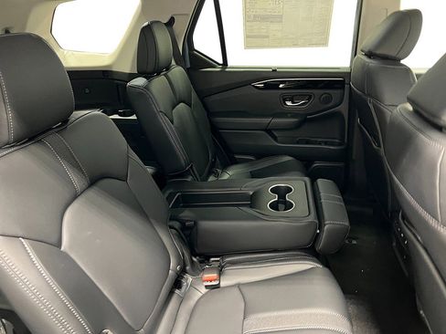 New 2025 Honda Pilot Touring image 36