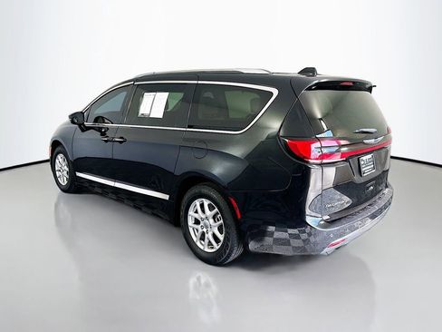 Used 2021 Chrysler Pacifica Touring-L image 5