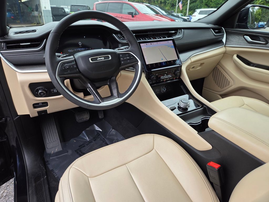 Used 2024 Jeep Grand Cherokee L Limited AWD/4WD image 23