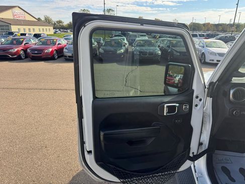 Used 2021 Jeep Wrangler Unlimited Sport w/ Technology Group AWD/4WD image 15