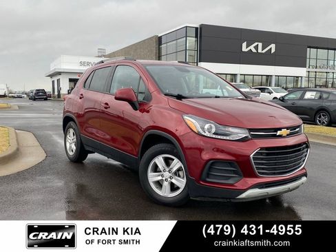 Used 2021 Chevrolet Trax LT w/ Driver Confidence Package image 1