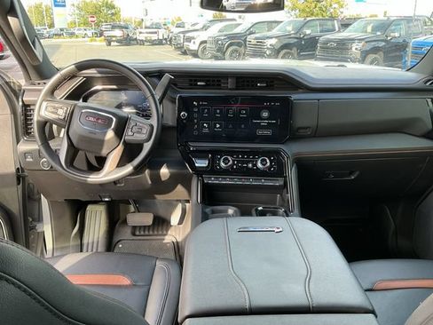 Used 2024 GMC Sierra 2500 AT4 AWD/4WD image 17
