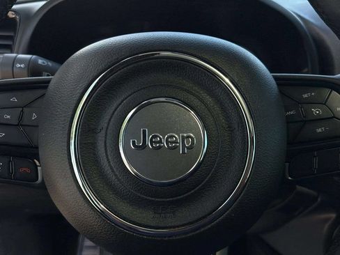 Used 2022 Jeep Renegade Altitude w/ Sun/Sound Group AWD/4WD image 11