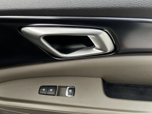Used 2025 Kia Carnival FWD image 88