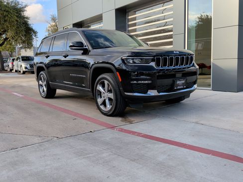Used 2022 Jeep Grand Cherokee L Limited image 2