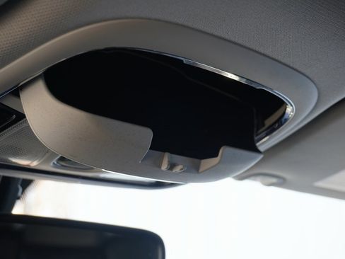 Used 2019 Jeep Cherokee Latitude Plus w/ Comfort/Convenience Group image 26