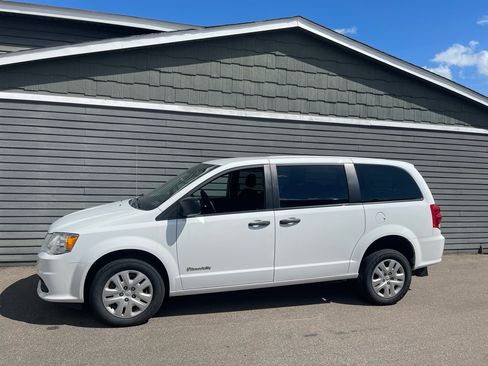 Used 2019 Dodge Grand Caravan SE image 6