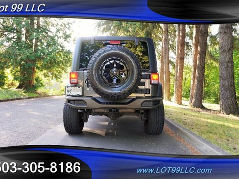 Used 2016 Jeep Wrangler Unlimited Sahara AWD/4WD image 10