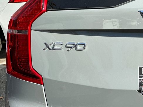 Used 2025 Volvo XC90 B6 Core w/ Protection Package Premier image 22