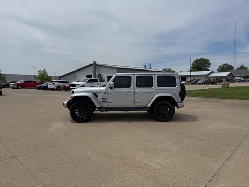 Used 2023 Jeep Wrangler Unlimited Sahara AWD/4WD image 4
