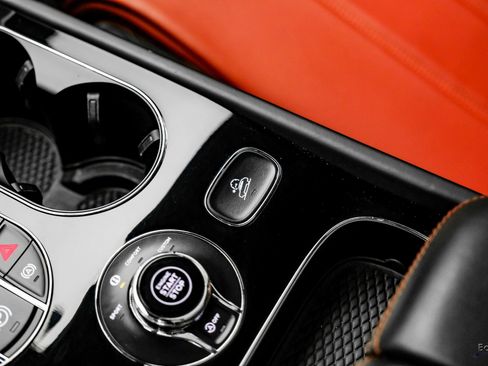 Used 2019 Bentley Bentayga image 58
