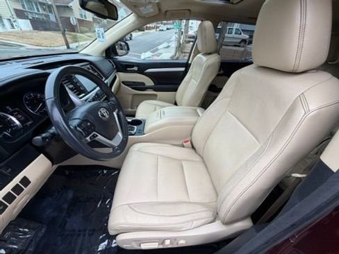 Used 2016 Toyota Highlander XLE image 18
