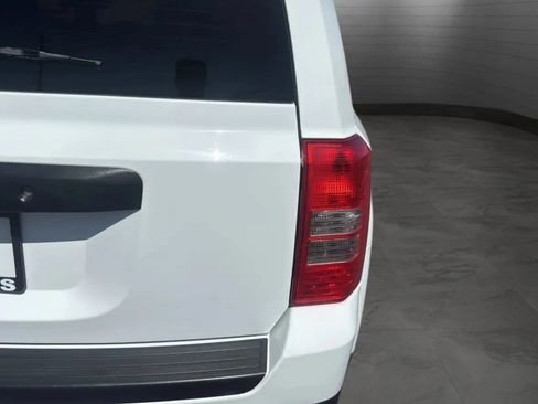 Used 2017 Jeep Patriot Sport FWD image 32