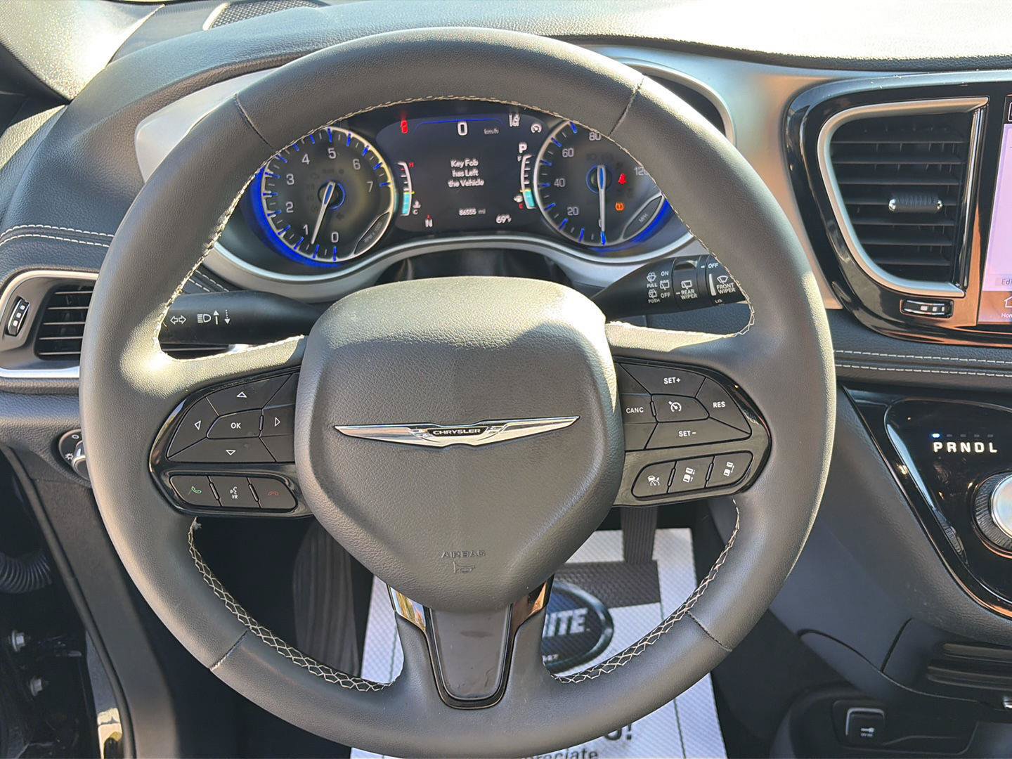 Used 2024 Chrysler Pacifica Touring FWD image 19