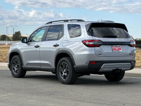 New 2025 Honda Pilot TrailSport image 6