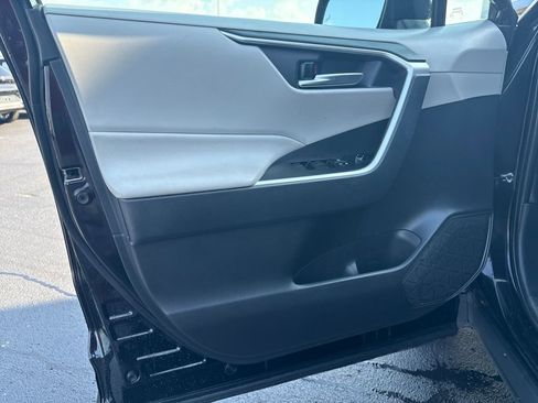 Used 2021 Toyota RAV4 XLE image 12