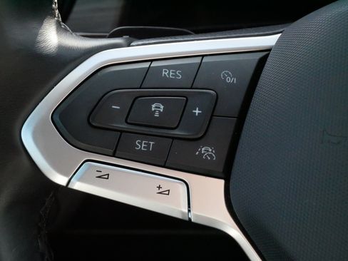 Certified 2024 Volkswagen Atlas SEL Premium R-Line image 27