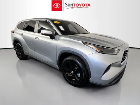 Used 2023 Toyota Highlander L FWD image 1