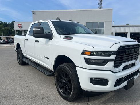 Used 2025 RAM 2500 Big Horn AWD/4WD image 3